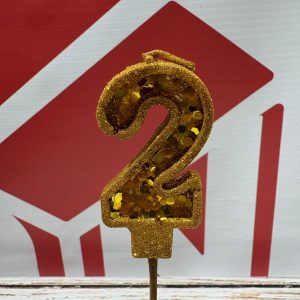 VELA NUMERO 2 GIBREADA CON PALITO 20 CM DORADO IMP,