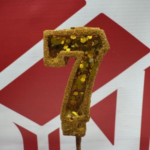 VELA NUMERO 7 GIBREADA CON PALITO 20 CM DORADO IMP