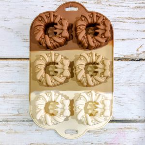 MOLDE SILICONA TRICOLOR MUERDAGOS C/MOÑO 28X17X3CM IMP 47128